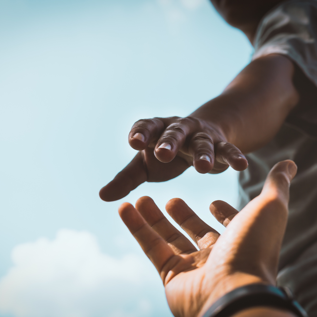 Coaching assistante virtuelle main dans la main